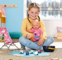 BABY born 832790 Weekend Fischen - Puppenzubehör Angel-Set mit bunt bedruckten Liegestuhl mit Ablagetischchen, Flasche, Korb, Enten und Angel sowie pinkem Longshirt, Pink