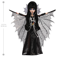Monster High-Puppe, Elvira, Herrin der dunklen Magie, Sammelfigur in einem schwarzen Kunstlederkleid mit silbernem Batwing-Cape und hochwertigem Zubehör, HYV99